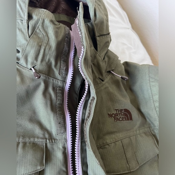 The North Face Women's Forrest Green Heavy Duty
Recco Ski Jacket SIZE XS - Picture 6 of 14